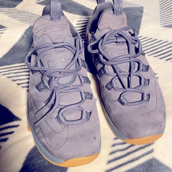 Nike Lebrons - Picture 1 of 4